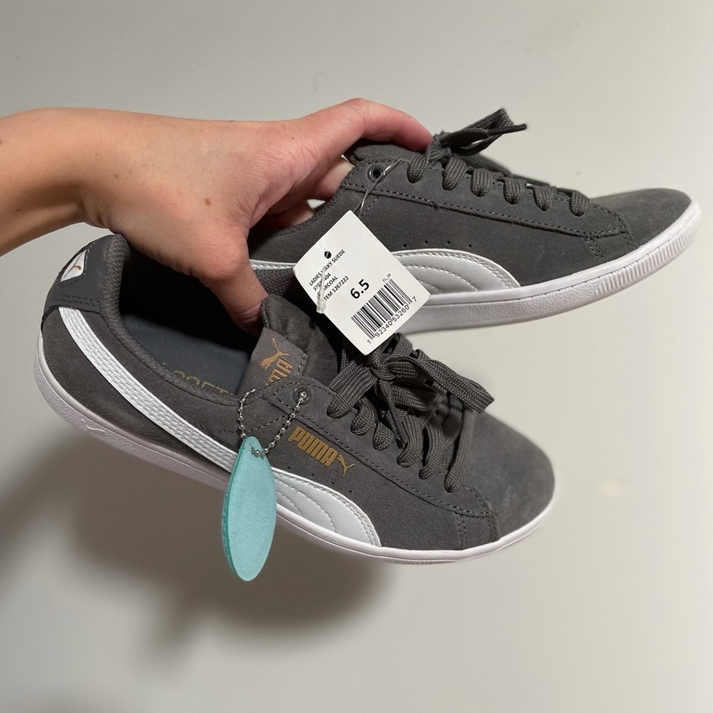 NIB tags attached Puma Soft Sole sneaker!